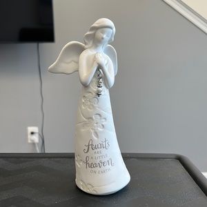 Hallmark 👼 Angelic 😇 porcelain figurine:  Aunts are a little Heaven on Earth.